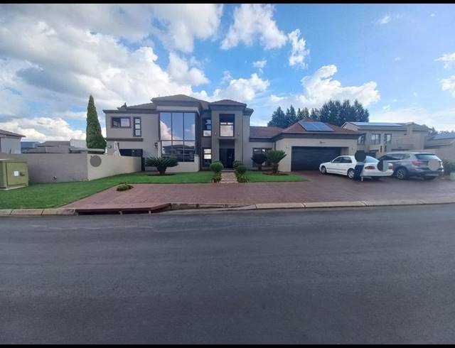 5 BEDROOM HOUSE FOR SALE IN RASLOUW